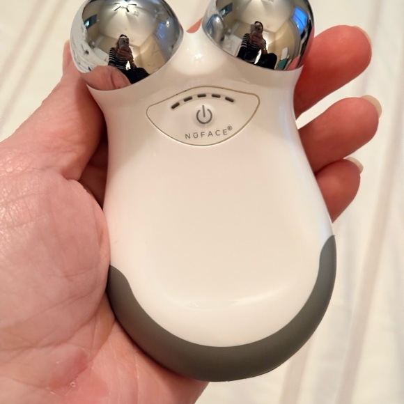 NuFace White and Silver Toning Device